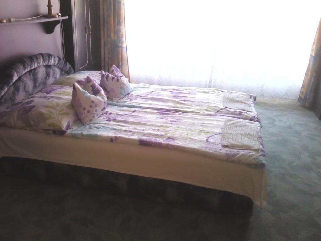 Napfeny Apartment Keszthely Rum bild