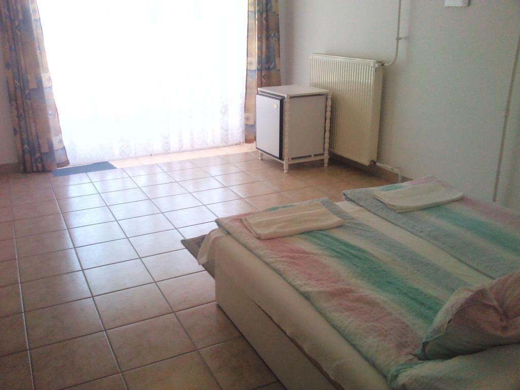 Napfeny Apartment Keszthely Rum bild