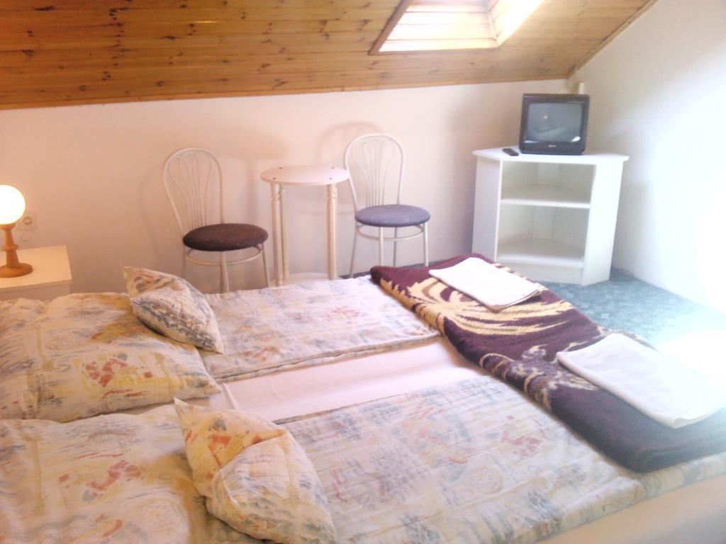 Napfeny Apartment Keszthely Rum bild