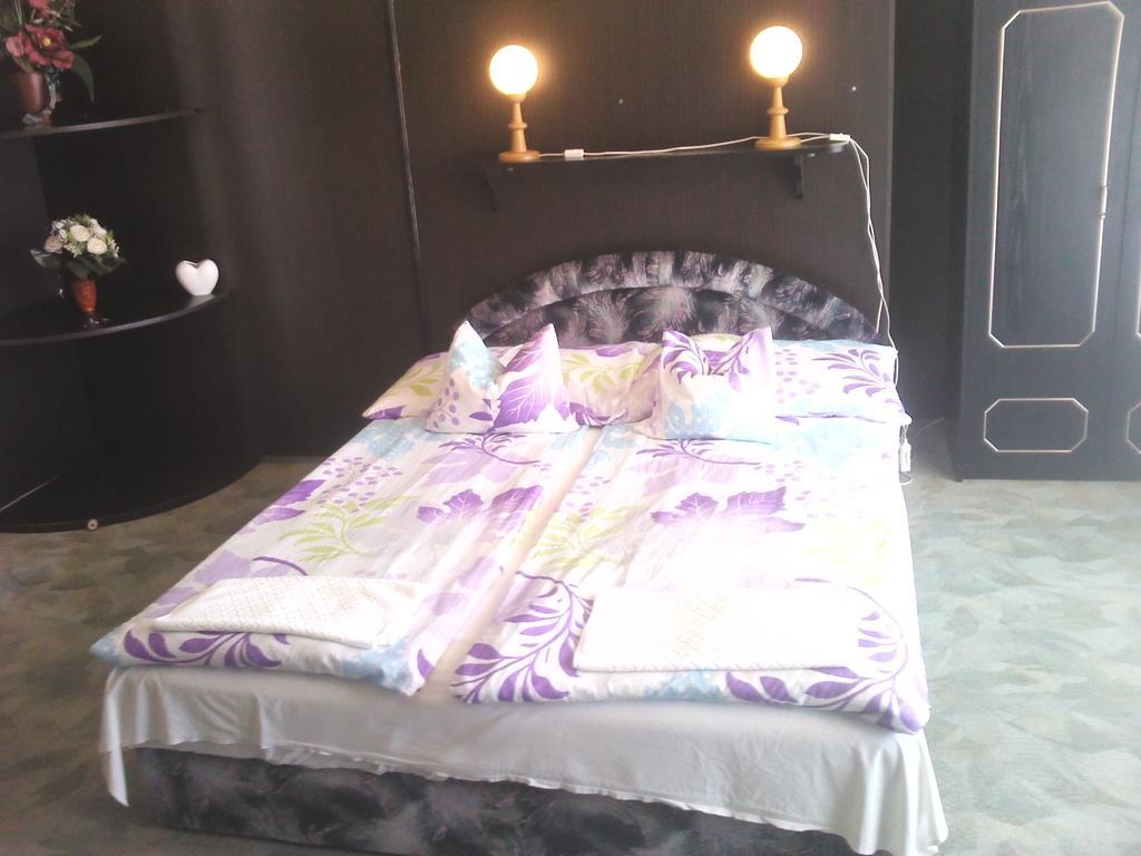 Napfeny Apartment Keszthely Rum bild