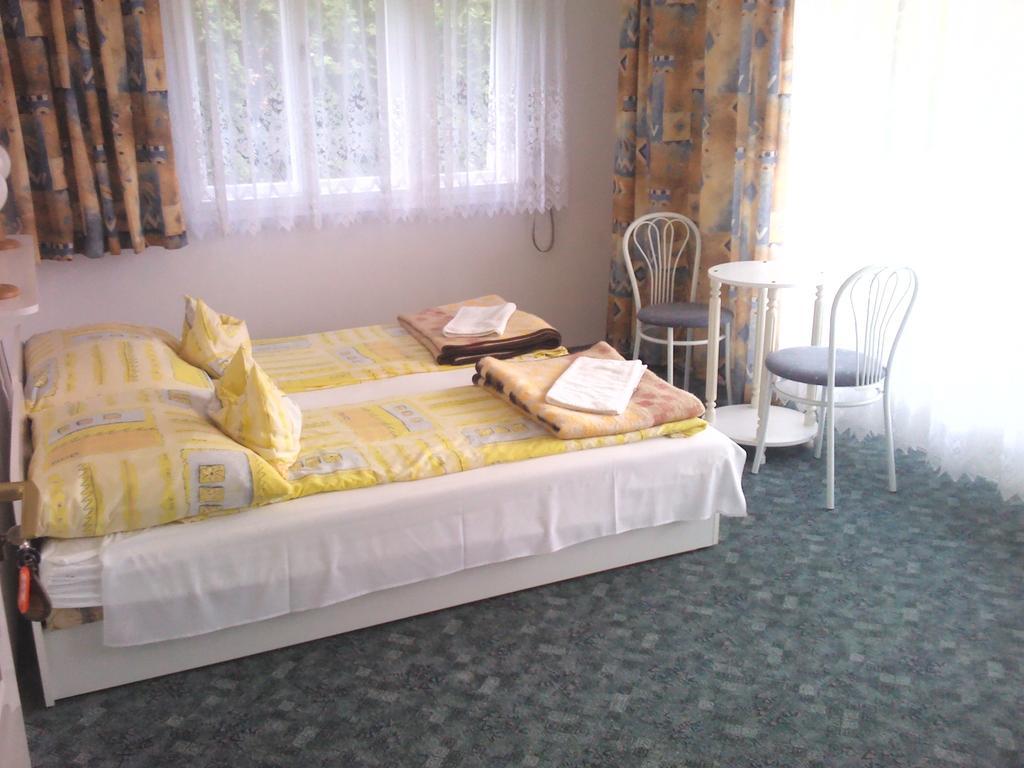 Napfeny Apartment Keszthely Rum bild