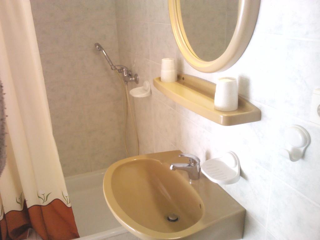 Napfeny Apartment Keszthely Rum bild