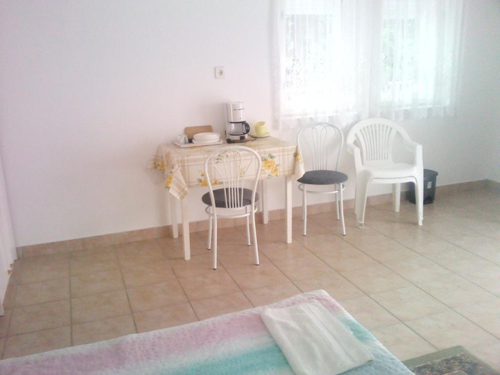 Napfeny Apartment Keszthely Rum bild