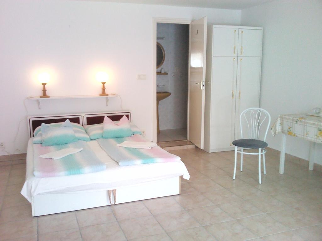Napfeny Apartment Keszthely Rum bild