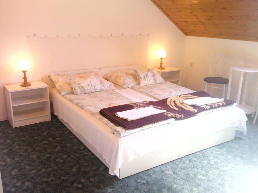 Napfeny Apartment Keszthely Rum bild