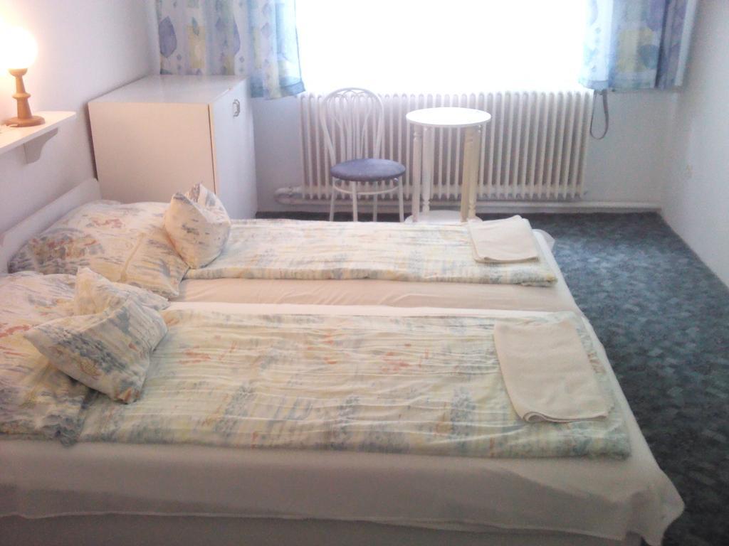 Napfeny Apartment Keszthely Rum bild